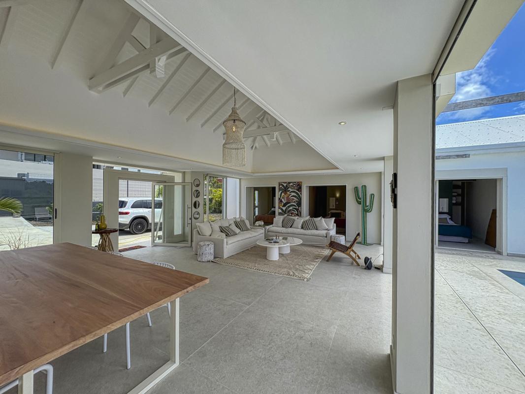 8.Location villa piscine vue mer Saint François Guadeloupe_Pièce de vie vue mer